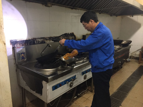 某酒店厨房安全检查现场.png 某酒店厨房安全检查现场.png