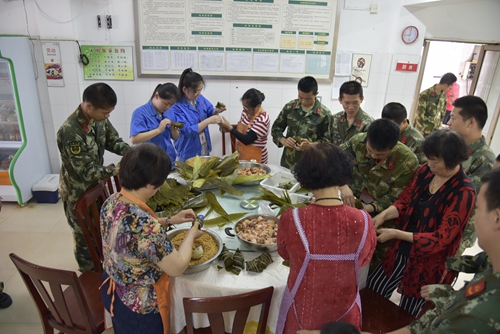我们“粽”是在一起.JPG 我们“粽”是在一起.JPG