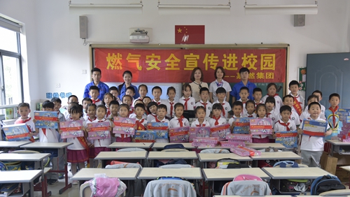 燃气安全校园行.JPG 燃气安全校园行.JPG